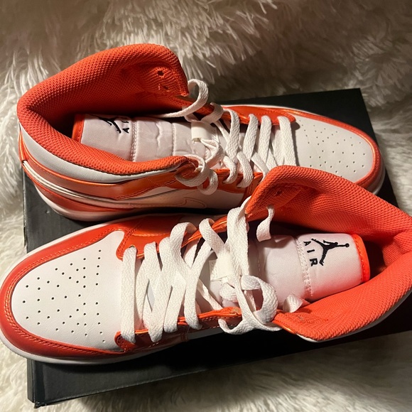 Jordon 1s - Picture 8 of 8